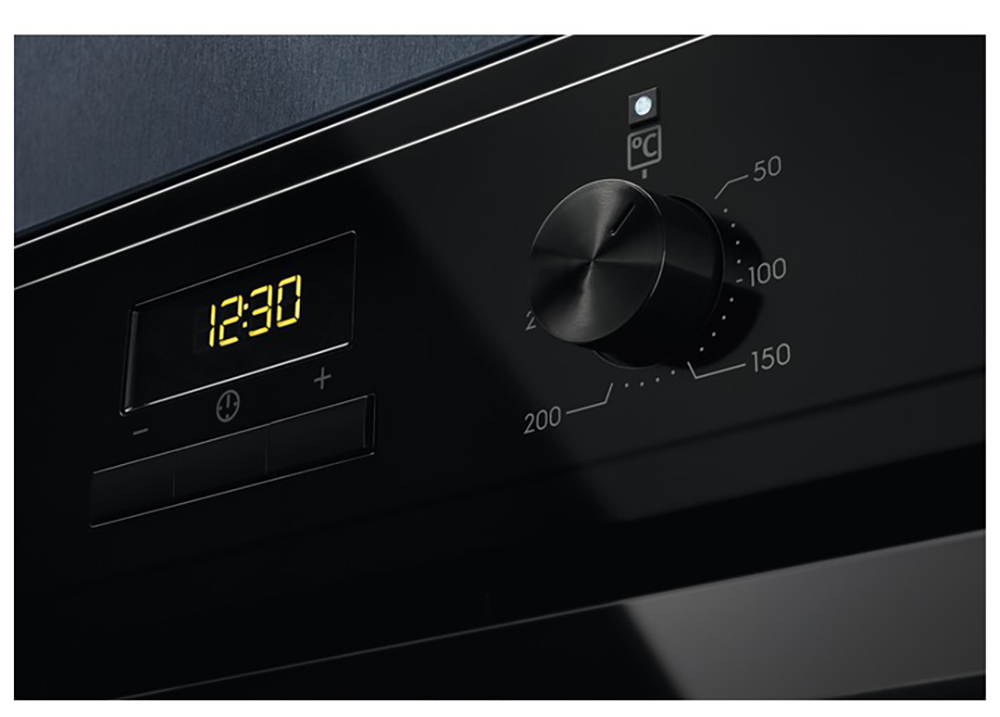 Электрический духовой шкаф Electrolux EOF3H50BK