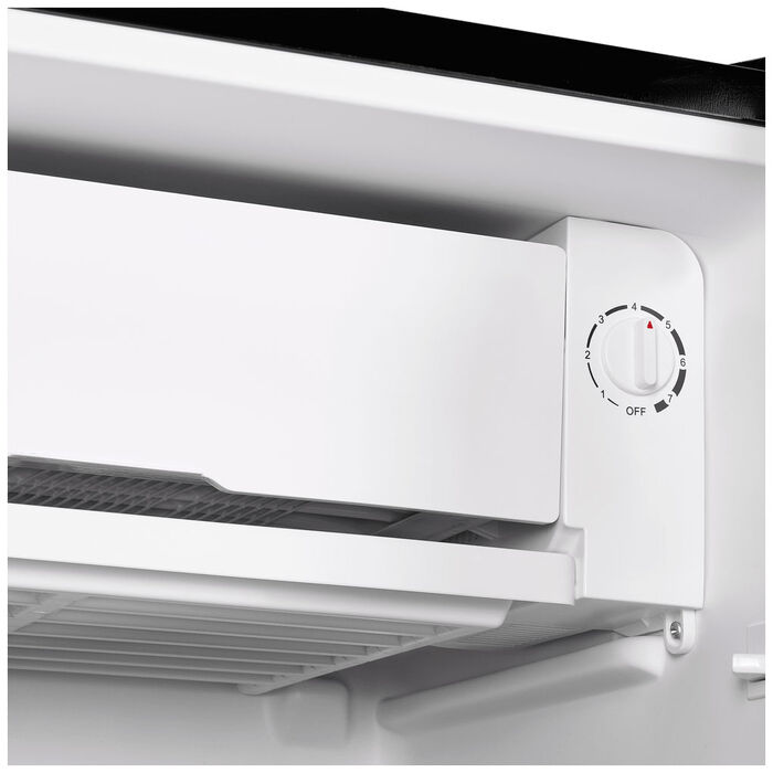 Однокамерный холодильник Maunfeld MFF83RB