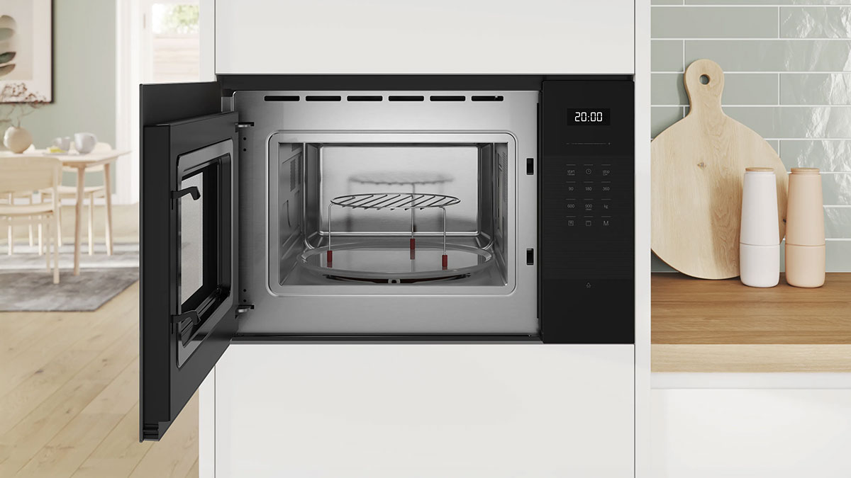 Встраиваемая микроволновая печь Bosch BEL554MB2