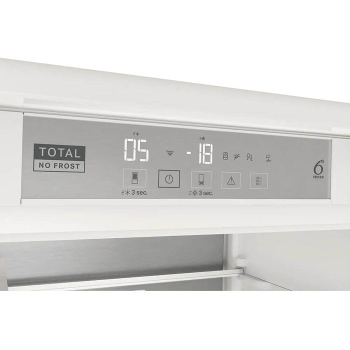 Встраиваемый холодильник Whirlpool WHSP70T241P