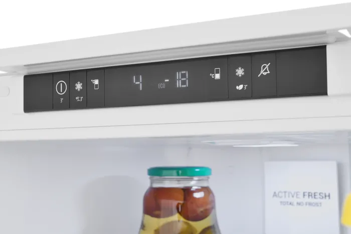 Встраиваемый холодильник Hotpoint-Ariston HBT 18
