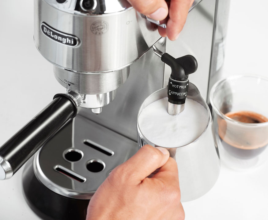 Рожковая кофеварка DeLonghi EC685.M