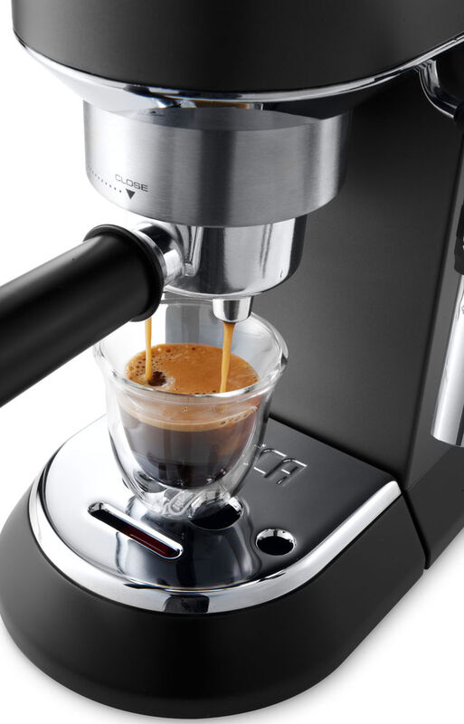 Рожковая кофеварка DeLonghi EC685.BK