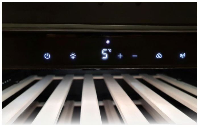 Встраиваемый винный шкаф Dunavox DAUF-46.138B