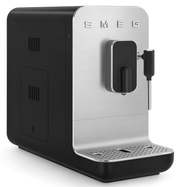 Автоматическая кофемашина Smeg BCC12BLMEU