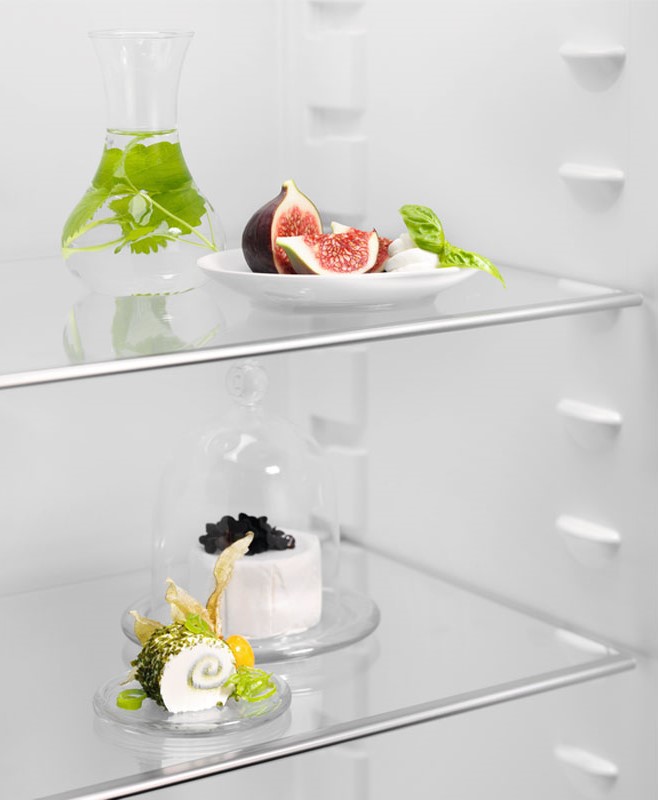 Встраиваемый холодильник Electrolux LRB3AE12S