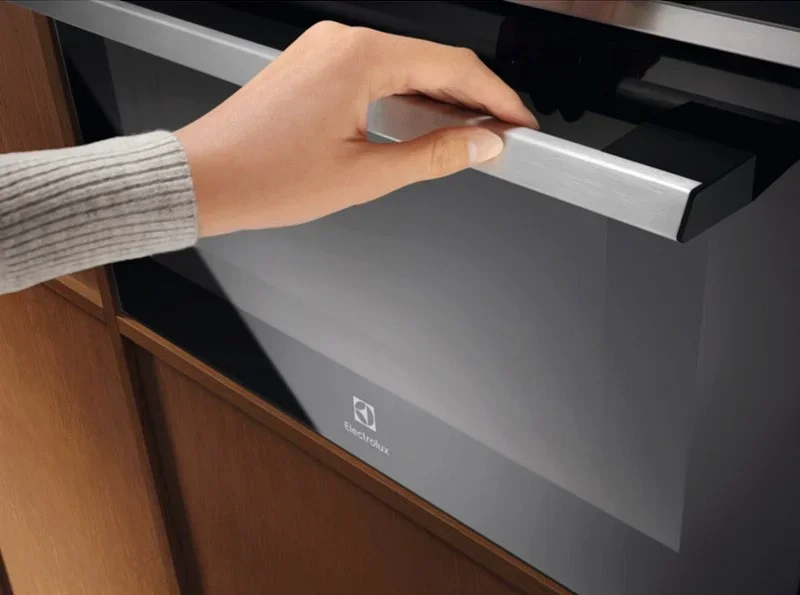 Встраиваемая микроволновая печь Electrolux EVM8E09X