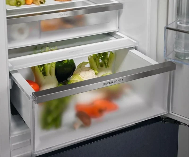 Встраиваемый холодильник Electrolux ENC8MC19S