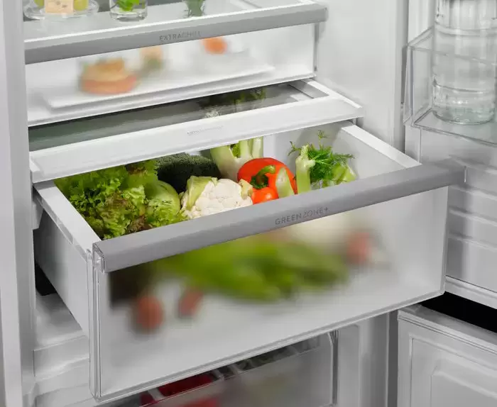 Встраиваемый холодильник Electrolux ENC8MD19S