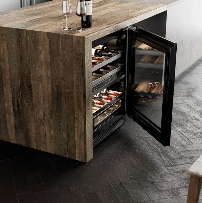 Встраиваемый винный шкаф Signature Kitchen Suite SKSUW2401G