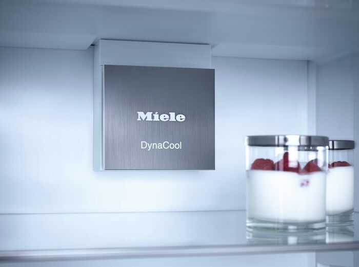 Встраиваемый холодильник Miele K 7737 D