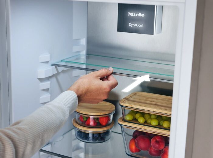 Встраиваемый холодильник Miele K 7747 C