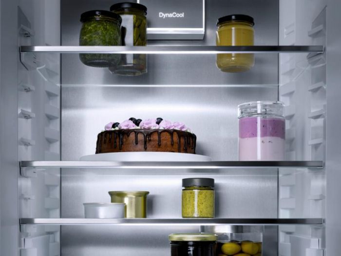 Встраиваемый холодильник Miele KFN 7795 D