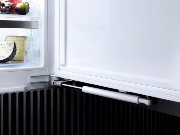 Встраиваемый холодильник Miele KFN 7795 D