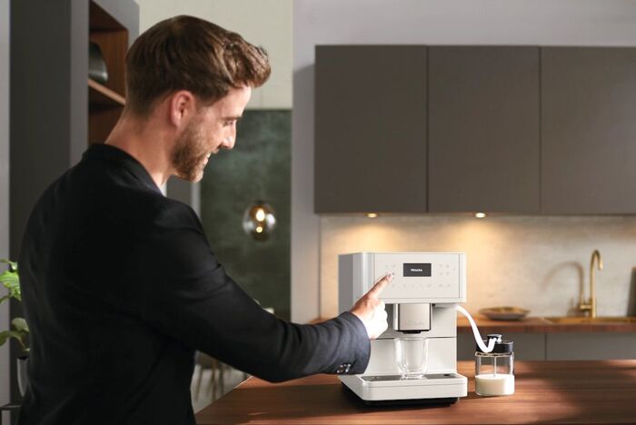Автоматическая кофемашина Miele CM 6160 LOWS