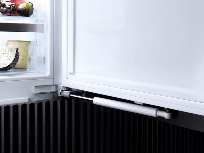 Встраиваемый холодильник Miele K 7793 C