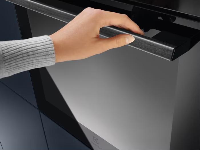 Электрический духовой шкаф Electrolux EOD6P77WZ