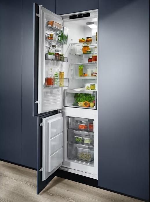 Встраиваемый холодильник Electrolux ENS6TE19S