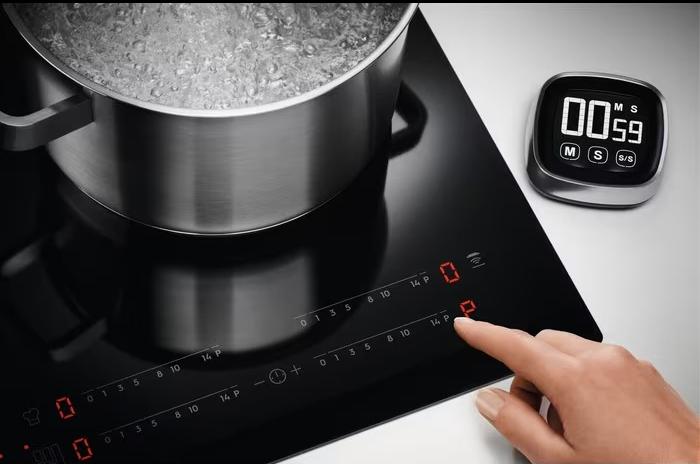 Индукционная варочная панель Electrolux LIR60430BW